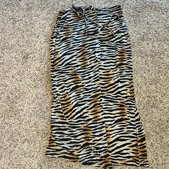 Vintage 90’s 100% silk lepord print wrap skirt for Victoria’s Secret! - Picture 1 of 3